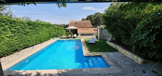Foto 2 de Chalet en alquiler en Coruxo - Oia - Saiáns de 3 habitaciones con terraza y piscina