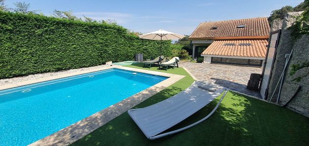 Foto 1 de Xalet en venda a Coruxo - Oia - Saiáns de 3 habitacions amb terrassa i piscina
