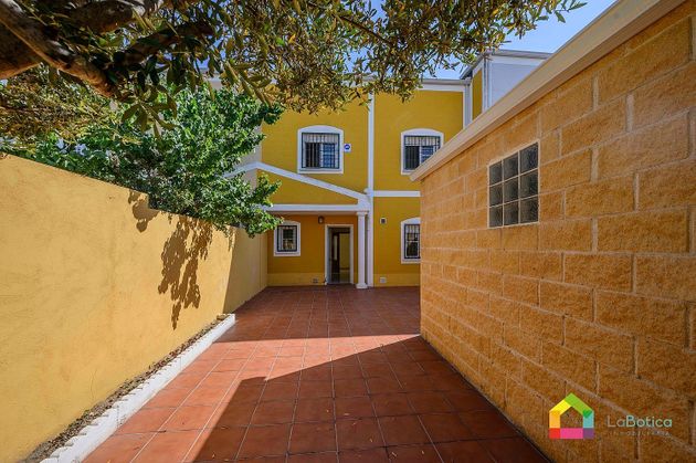 Foto 2 de Casa adossada en venda a Ugena de 4 habitacions amb piscina i garatge