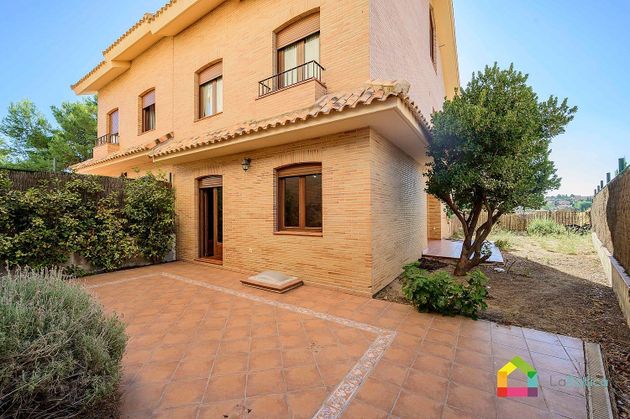 Foto 1 de Casa en venda a Olías del Rey de 3 habitacions amb piscina i jardí