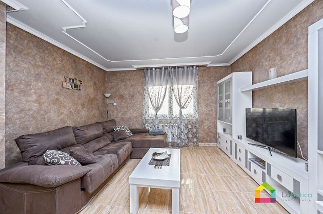 Foto 1 de Casa adosada en venta en Polán de 4 habitaciones con garaje y aire acondicionado