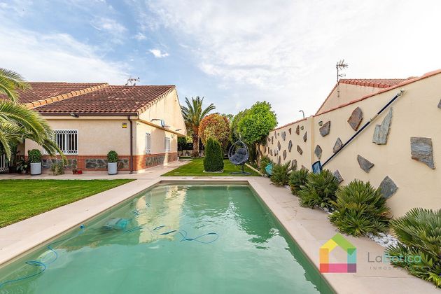 Foto 2 de Casa en venda a Novés de 3 habitacions amb piscina i garatge