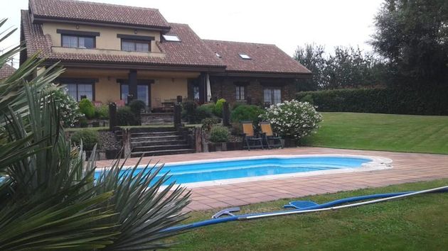 Foto 1 de Chalet en venta en Parroquias de Oviedo de 4 habitaciones con terraza y piscina