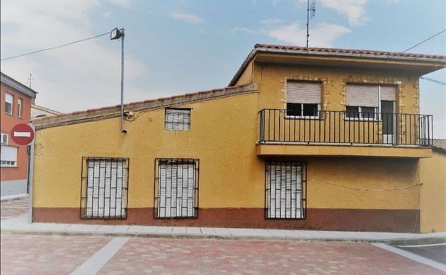 Foto 1 de Casa en venta en Castellanos de Villiquera de 5 habitaciones con garaje y balcón