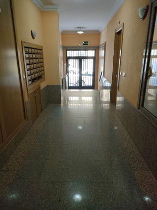 Foto 1 de Venta de piso en Villares de la Reina de 2 habitaciones con garaje y balcón