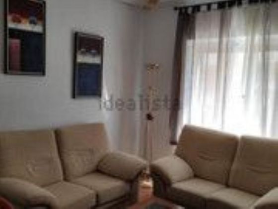 Foto 1 de Piso en alquiler en Vidal de 4 habitaciones con muebles y balcón