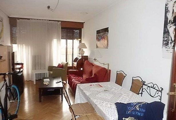 Foto 1 de Alquiler de piso en Centro - Salamanca de 2 habitaciones con terraza y muebles