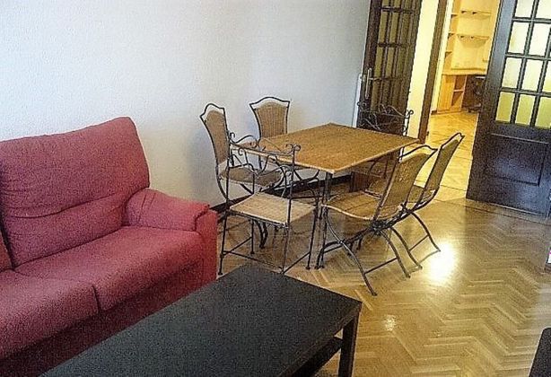 Foto 2 de Alquiler de piso en Centro - Salamanca de 2 habitaciones con terraza y muebles