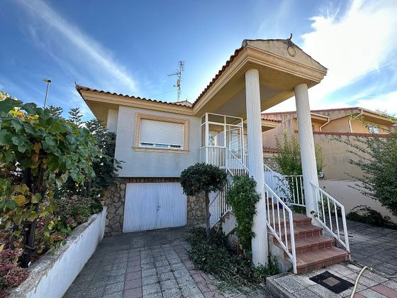 Foto 1 de Casa en venta en Villamayor de 2 habitaciones con terraza y piscina