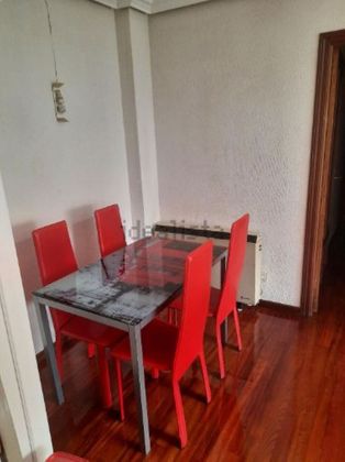 Foto 2 de Dúplex en lloguer a calle Albuera de 5 habitacions amb mobles i calefacció