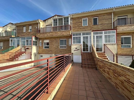 Foto 1 de Casa adosada en venta en Monterrubio de Armuña de 3 habitaciones con terraza y garaje