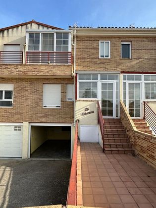 Foto 2 de Casa adosada en venta en Monterrubio de Armuña de 3 habitaciones con terraza y garaje