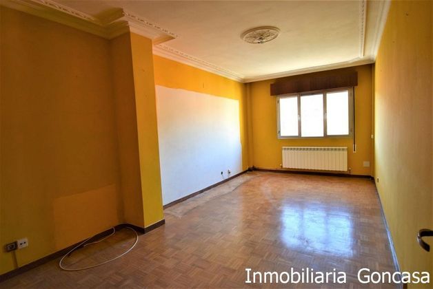 Foto 2 de Piso en venta en La Villa - Bazuelo de 3 habitaciones con calefacción y ascensor