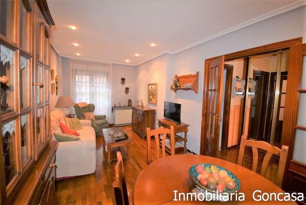 Foto 2 de Piso en venta en La Villa - Bazuelo de 2 habitaciones con terraza y calefacción