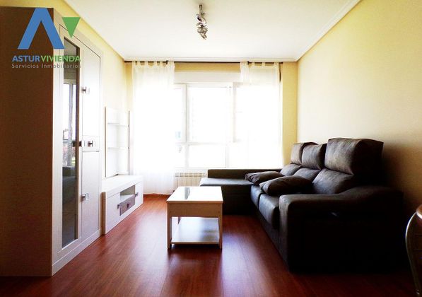 Foto 2 de Piso en alquiler en Milán - Pumarín - Teatinos de 1 habitación con garaje y muebles