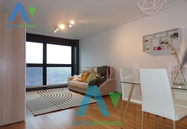 Foto 2 de Alquiler de piso en Huca - Prados de 2 habitaciones con garaje y muebles