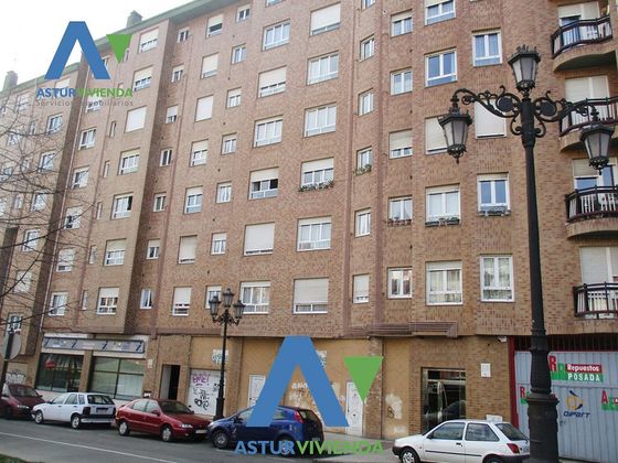 Foto 2 de Piso en venta en Milán - Pumarín - Teatinos de 2 habitaciones con calefacción y ascensor