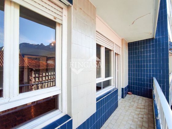 Foto 2 de Piso en venta en Ramales de la Victoria de 4 habitaciones con terraza y balcón