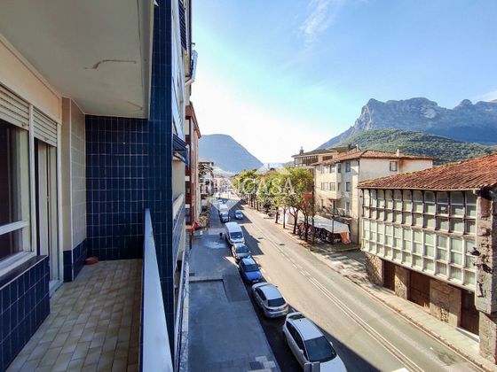 Foto 1 de Piso en venta en Ramales de la Victoria de 4 habitaciones con terraza y balcón
