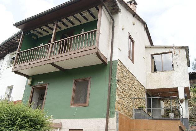 Foto 1 de Casa adossada en venda a Piloña de 2 habitacions amb terrassa i jardí