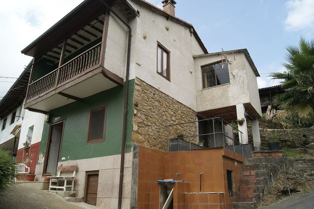 Foto 2 de Casa adossada en venda a Piloña de 2 habitacions amb terrassa i jardí