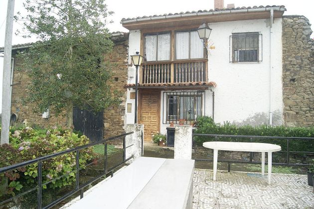 Foto 1 de Casa adossada en venda a Piloña de 3 habitacions amb terrassa i garatge