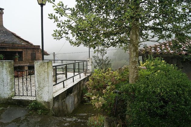 Foto 2 de Casa adossada en venda a Piloña de 3 habitacions amb terrassa i garatge