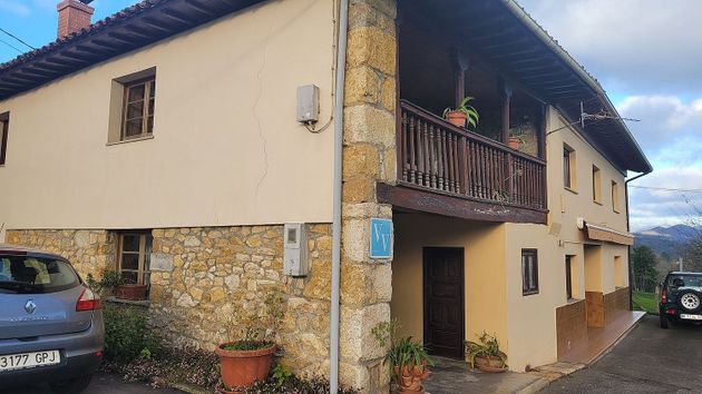 Foto 1 de Casa adossada en venda a Piloña de 3 habitacions amb terrassa i jardí