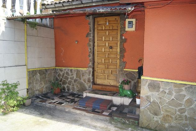 Foto 2 de Venta de casa adosada en calle Turón de 3 habitaciones con terraza y jardín