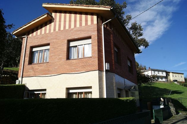 Foto 1 de Chalet en venta en Piloña de 3 habitaciones con terraza y calefacción
