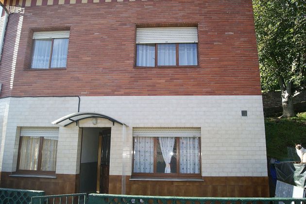 Foto 2 de Chalet en venta en Piloña de 3 habitaciones con terraza y calefacción