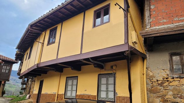 Foto 1 de Casa adossada en venda a Piloña de 3 habitacions amb terrassa i calefacció