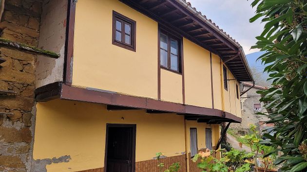 Foto 2 de Casa adosada en venta en Piloña de 3 habitaciones con terraza y calefacción