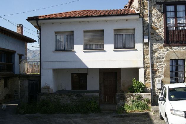 Foto 1 de Casa en venta en Piloña de 3 habitaciones con terraza y balcón