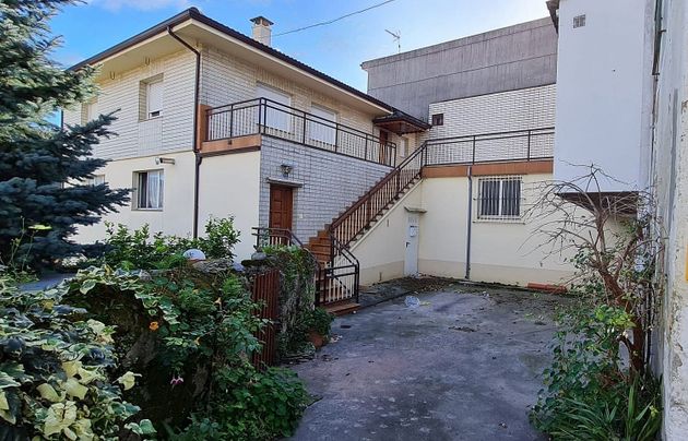 Foto 2 de Casa rural en venta en Mioño - Santullán de 3 habitaciones con terraza y garaje