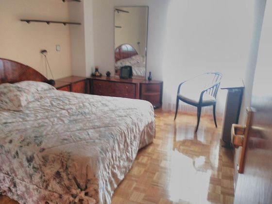 Foto 2 de Pis en venda a avenida Castilla de 4 habitacions amb terrassa i garatge