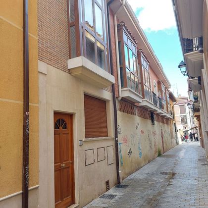 Foto 1 de Casa adossada en lloguer a calle Nueva de 2 habitacions amb mobles i balcó
