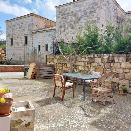 Foto 2 de Casa en venda a avenida Cid Campeador de 4 habitacions amb terrassa i jardí