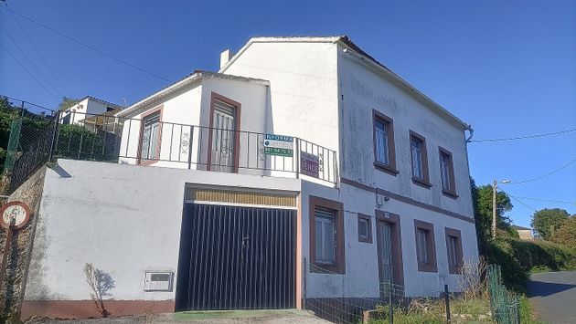Foto 1 de Casa en venda a calle Aldea Brión de 4 habitacions amb terrassa i garatge