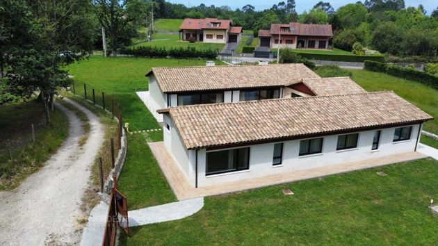 Foto 1 de Casa en venta en Celorio-Poó-Parres de 4 habitaciones con piscina y calefacción