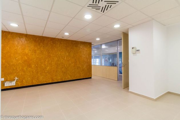 Foto 1 de Oficina en alquiler en calle De Miquel Roca i Junyent de 62 m²