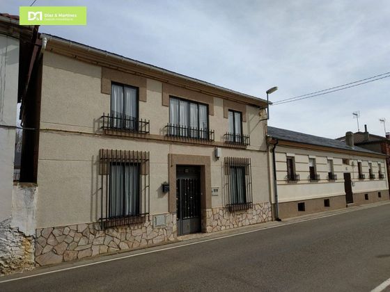 Foto 1 de Casa en venda a Quintana del Castillo de 6 habitacions amb terrassa i calefacció