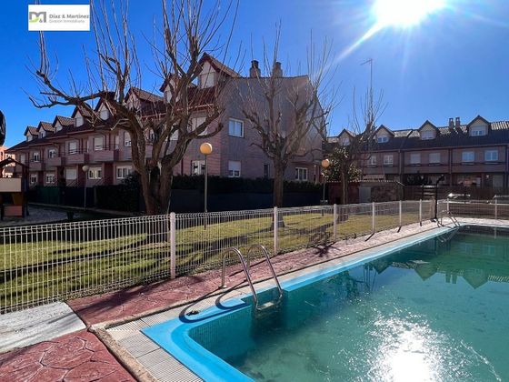 Foto 1 de Chalet en venta en San Andrés del Rabanedo de 4 habitaciones con terraza y piscina