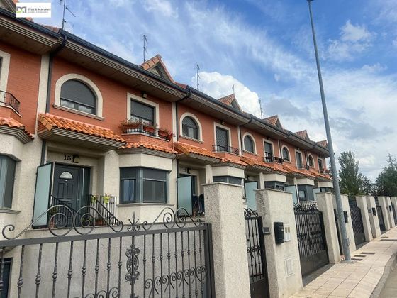 Foto 1 de Casa en venda a Valverde de la Virgen de 4 habitacions amb terrassa i garatge