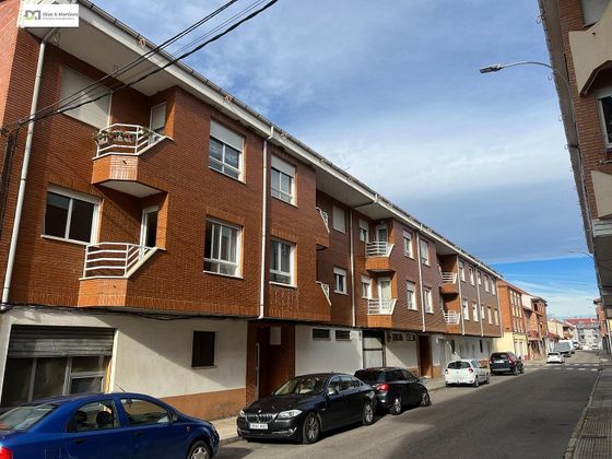 Foto 2 de Piso en venta en La Chantría - La Lastra de 3 habitaciones con terraza y garaje