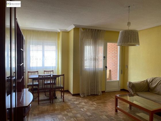 Foto 2 de Piso en venta en Valverde de la Virgen de 3 habitaciones con terraza y garaje