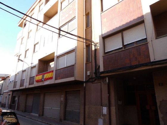 Foto 1 de Venta de piso en Almansa de 4 habitaciones con balcón y calefacción