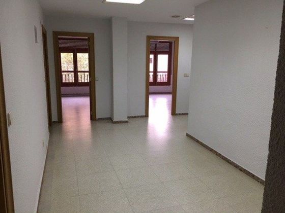 Foto 2 de Alquiler de oficina en Almansa con calefacción y ascensor