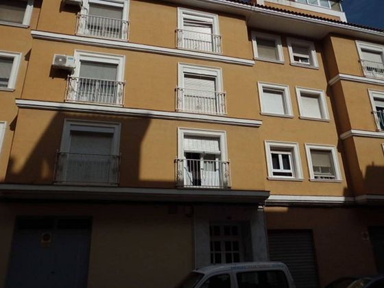 Foto 1 de Venta de piso en Almansa de 3 habitaciones con garaje y aire acondicionado