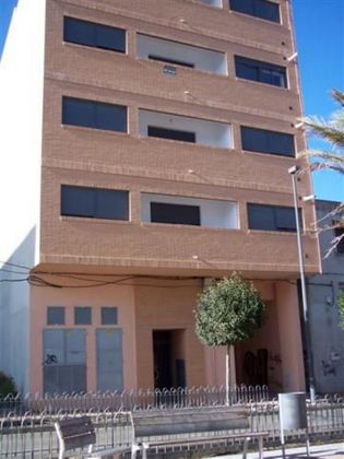 Foto 1 de Alquiler de piso en Almansa de 2 habitaciones con terraza y muebles